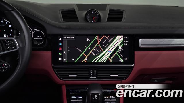 Porsche Cayenne 2023 — photo 14