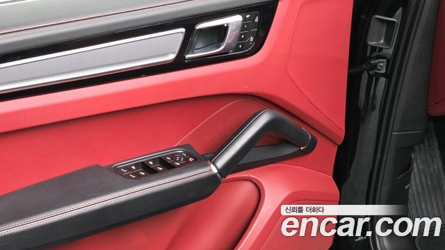 Porsche Cayenne 2023 — photo 17