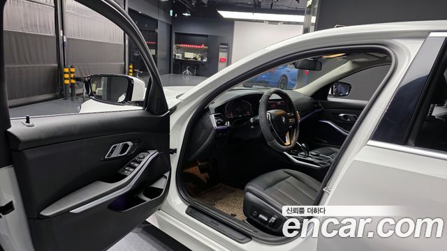 BMW 3-Series 2020 — photo 10