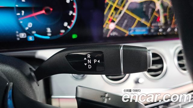 Mercedes-Benz E-Class 2021 — photo 9