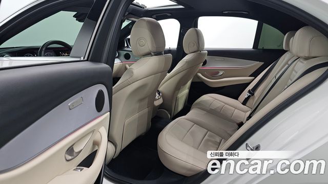 Mercedes-Benz E-Class 2021 — photo 12