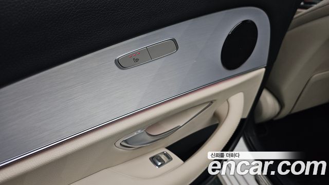 Mercedes-Benz E-Class 2021 — photo 18