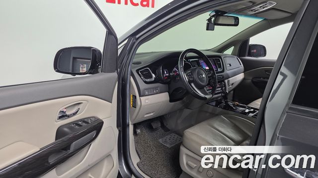 Kia Canival 2016 — photo 10