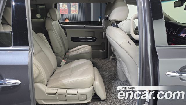 Kia Canival 2016 — photo 12