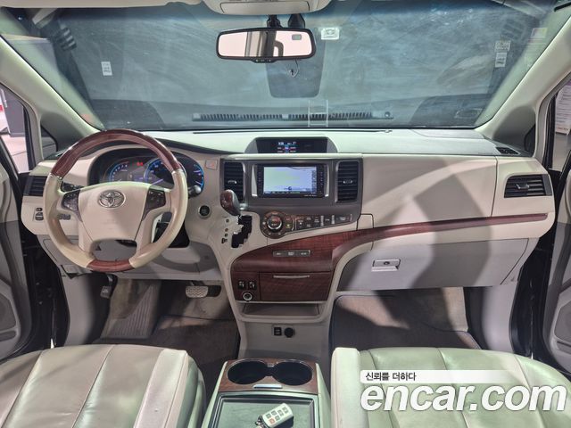 Toyota Sienna 2014 — photo 9
