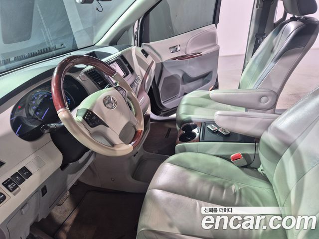 Toyota Sienna 2014 — photo 10
