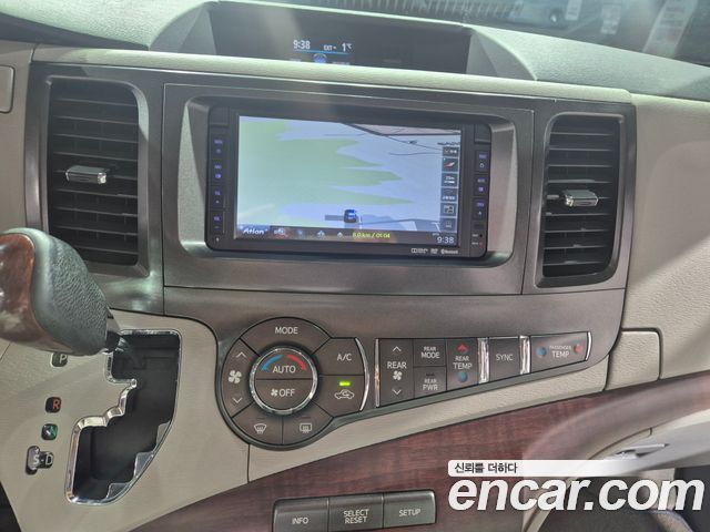 Toyota Sienna 2014 — photo 13