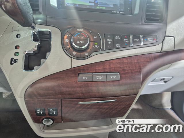 Toyota Sienna 2014 — photo 15
