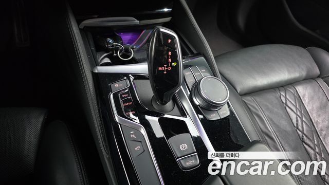 BMW 5-Series 2019 — photo 9