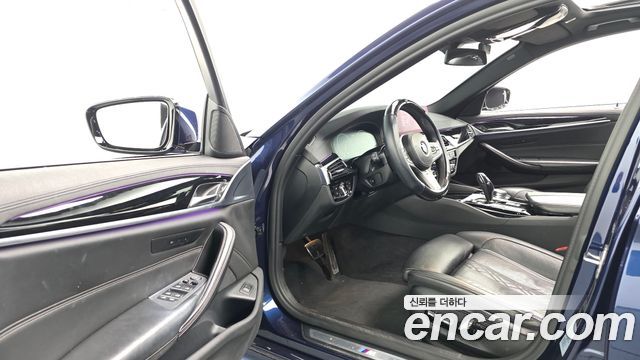 BMW 5-Series 2019 — photo 11
