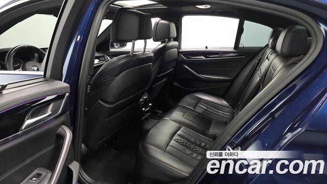 BMW 5-Series 2019 — photo 12
