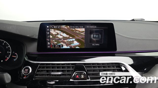 BMW 5-Series 2019 — photo 15