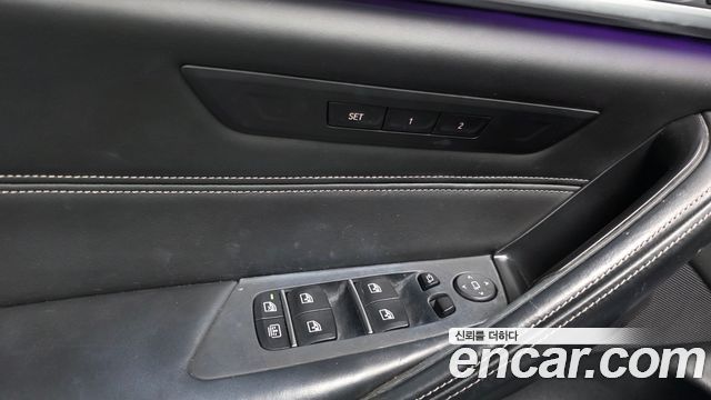 BMW 5-Series 2019 — photo 18