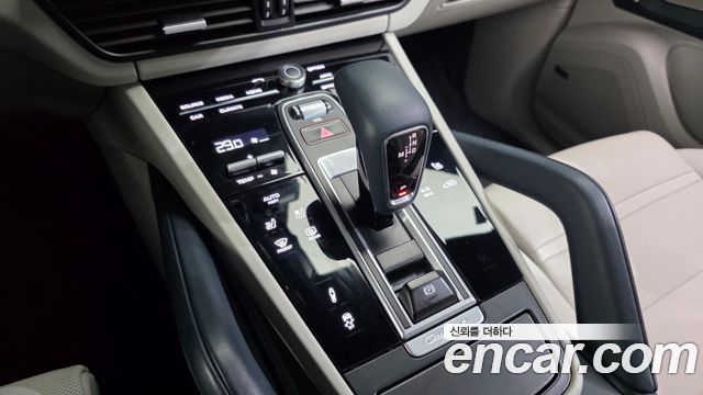 Porsche Cayenne 2022 — photo 9