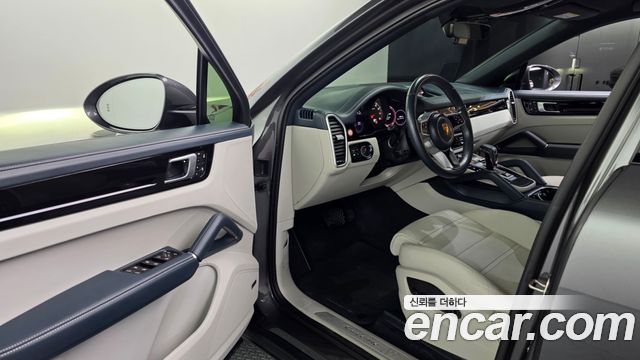 Porsche Cayenne 2022 — photo 10
