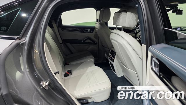 Porsche Cayenne 2022 — photo 12