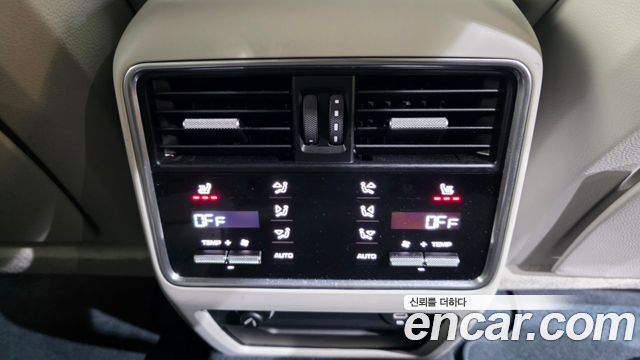Porsche Cayenne 2022 — photo 19