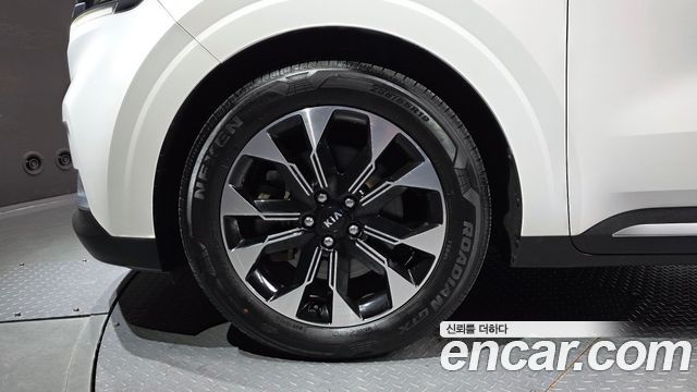 Kia Canival 2021 — photo 5