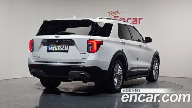 Ford Explorer 2021 — photo 2