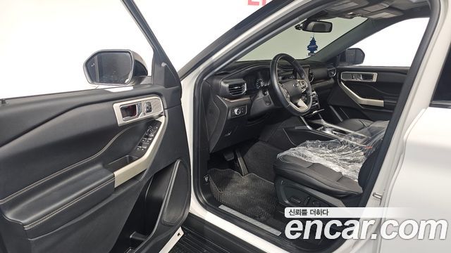Ford Explorer 2021 — photo 10