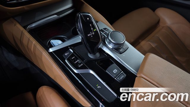 BMW 5-Series 2017 — photo 9