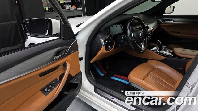 BMW 5-Series 2017 — photo 10