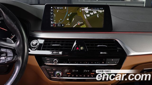 BMW 5-Series 2017 — photo 12