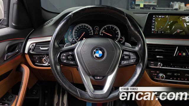BMW 5-Series 2017 — photo 15
