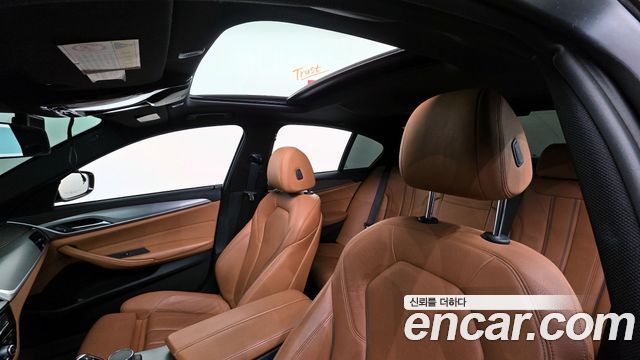 BMW 5-Series 2017 — photo 19
