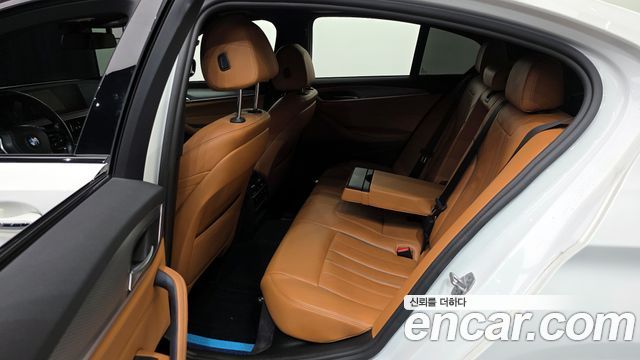 BMW 5-Series 2017 — photo 20