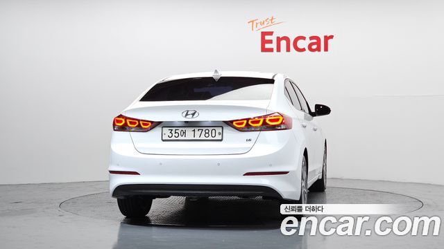 Hyundai AVANTE 2018 — photo 4