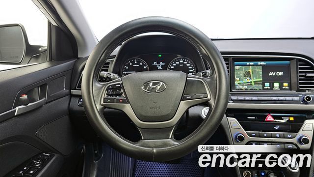 Hyundai AVANTE 2018 — photo 13