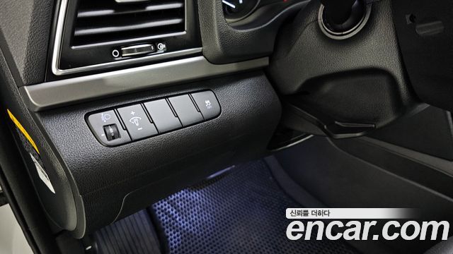 Hyundai AVANTE 2018 — photo 14
