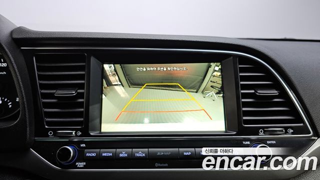 Hyundai AVANTE 2018 — photo 16