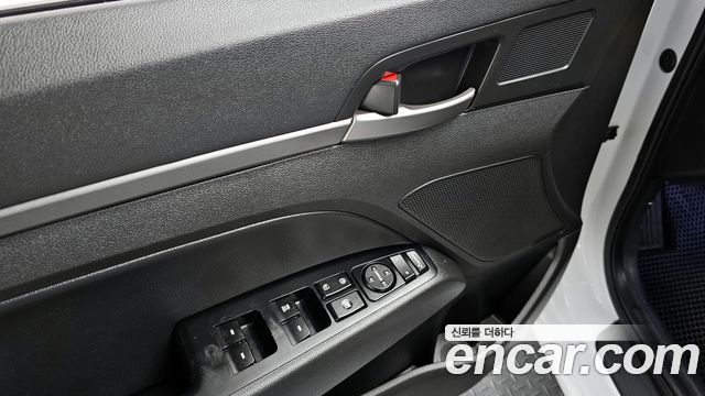 Hyundai AVANTE 2018 — photo 18
