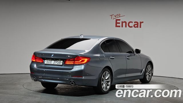 BMW 5-Series 2018 — photo 2