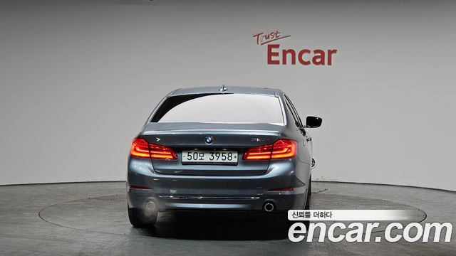 BMW 5-Series 2018 — photo 4