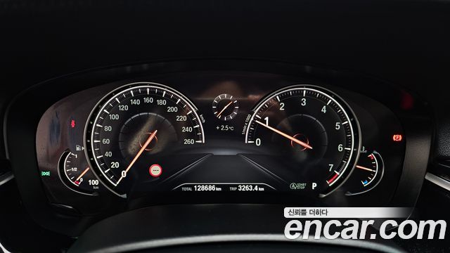 BMW 5-Series 2018 — photo 8