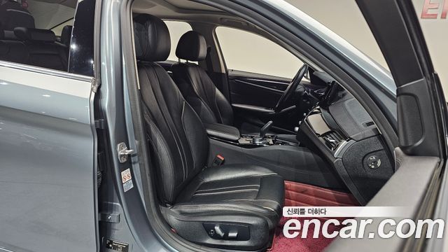 BMW 5-Series 2018 — photo 10