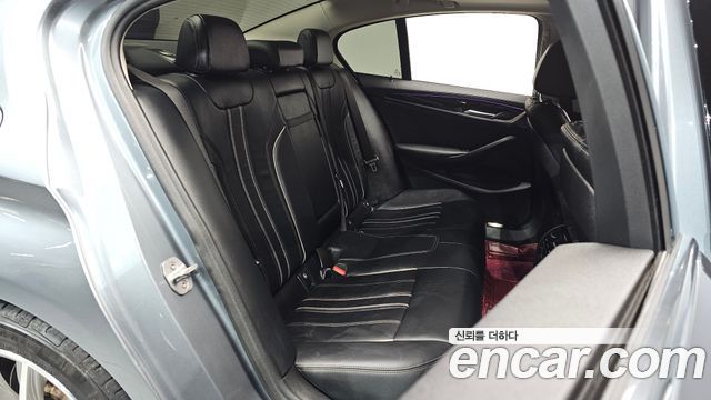BMW 5-Series 2018 — photo 12