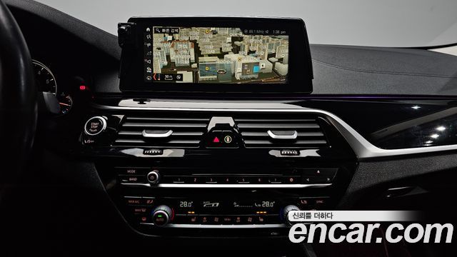 BMW 5-Series 2018 — photo 14