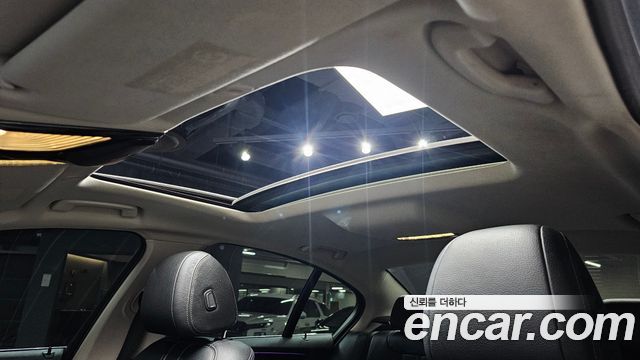 BMW 5-Series 2018 — photo 16