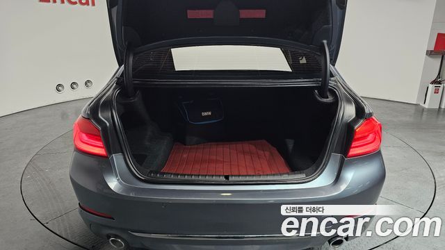 BMW 5-Series 2018 — photo 20