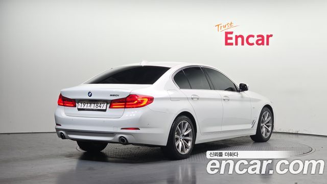 BMW 5-Series 2018 — photo 2