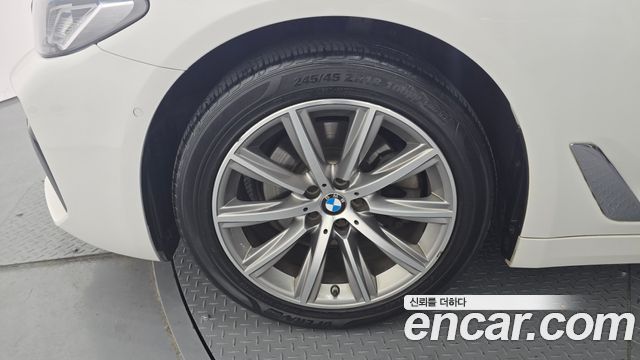 BMW 5-Series 2018 — photo 5