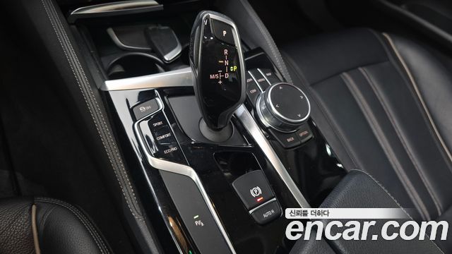 BMW 5-Series 2018 — photo 9