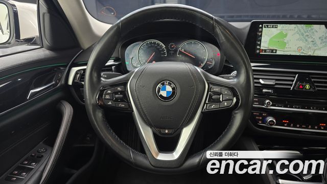 BMW 5-Series 2018 — photo 13