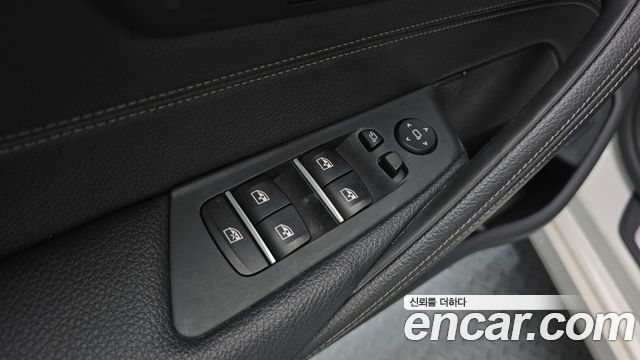 BMW 5-Series 2018 — photo 14