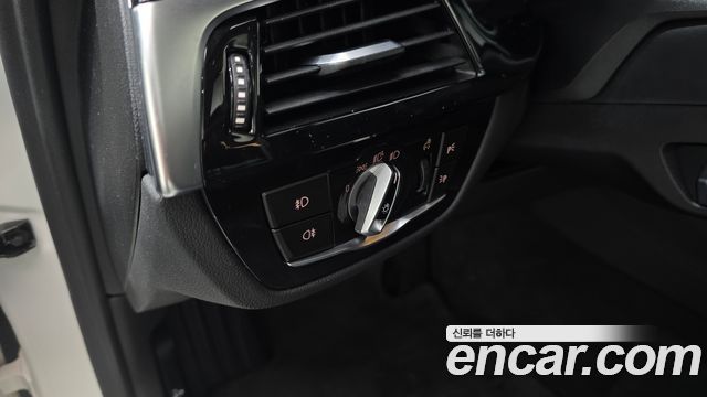 BMW 5-Series 2018 — photo 15