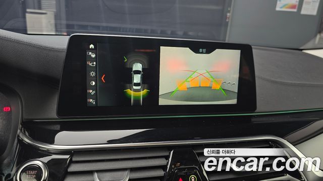 BMW 5-Series 2018 — photo 17